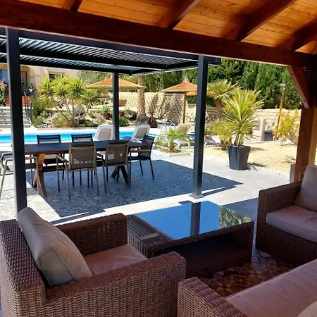 Luxury With Pool & Garden Villa