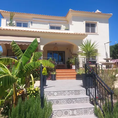 Villa Luxury With Pool & Garden