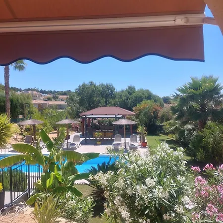 Luxury With Pool & Garden Villa