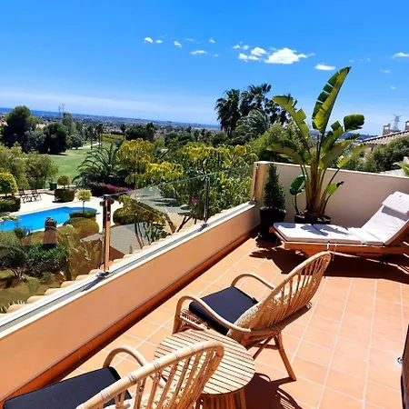Luxury With Pool & Garden 빌라 *