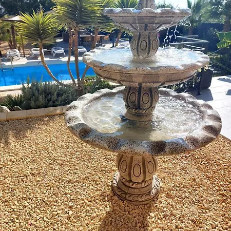 Luxury With Pool & Garden * 무트자멜